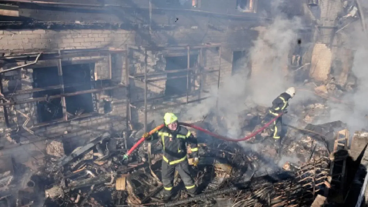 Kyiv registra cuatro muertos y 15 heridos tras ataque ruso