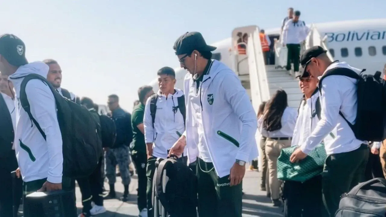 La selección boliviana llega a Monterrey para el repechaje al Mundial 2026