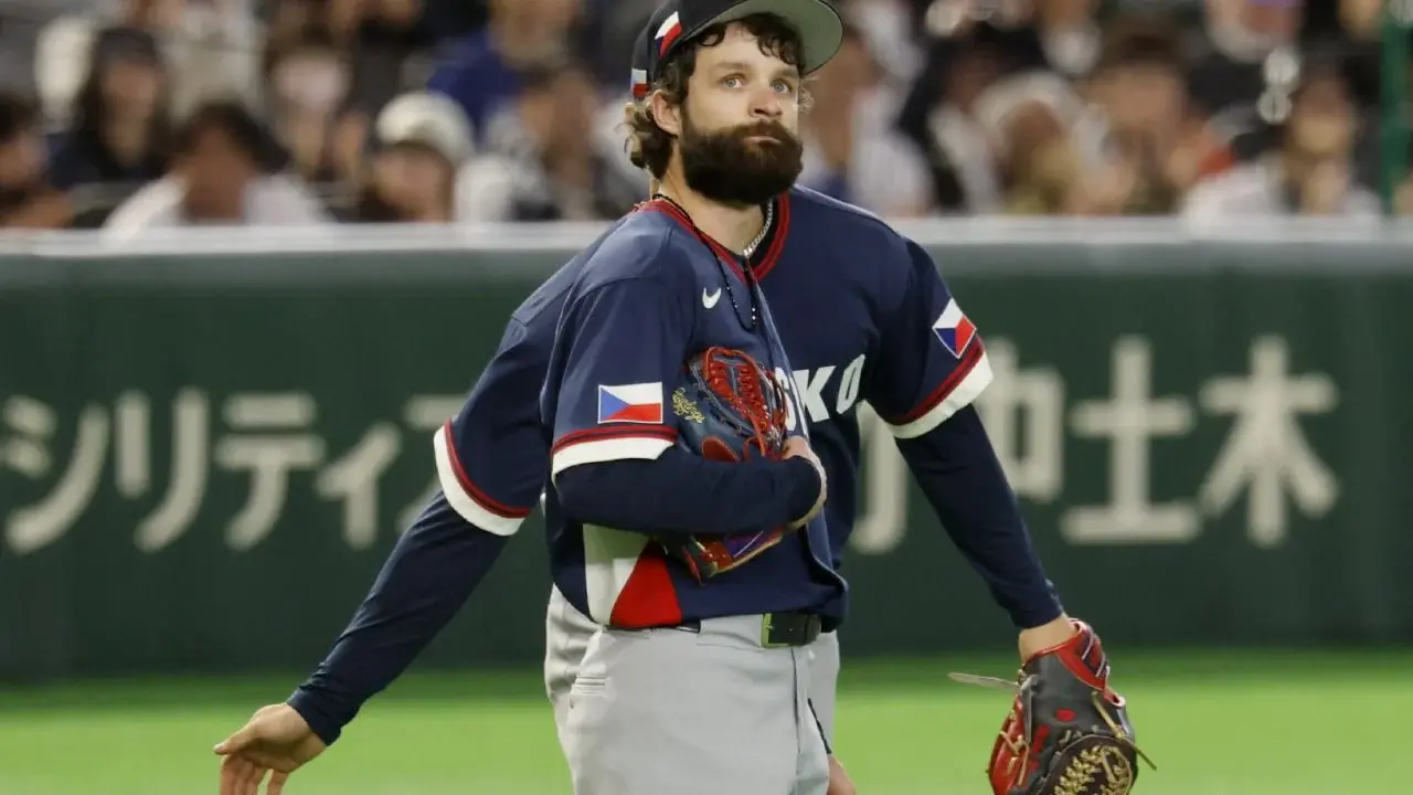 Lanzador checo electricista silencia a Japón en su despedida