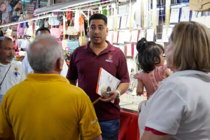 Lázaro Cárdenas regulariza locatarios y libera vialidades en Las Guacamayas