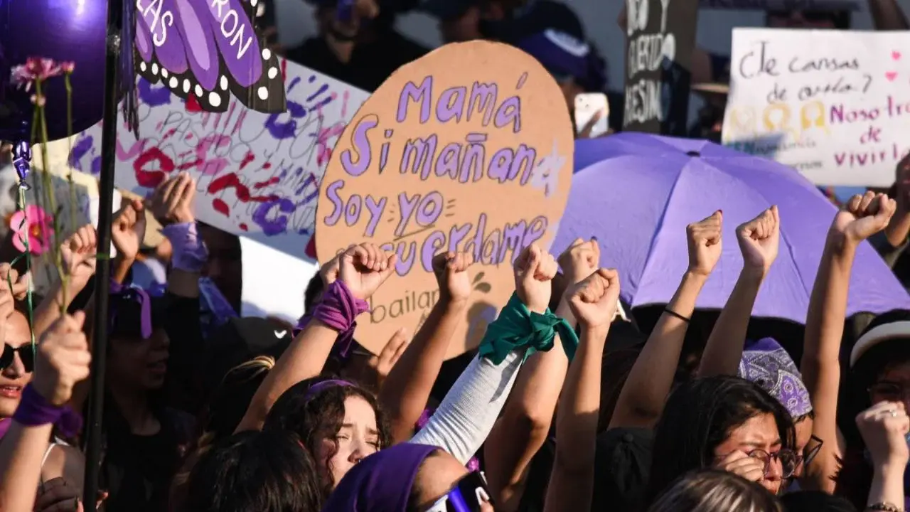 Madres de víctimas de feminicidio encabezarán marcha en CDMX por 8M