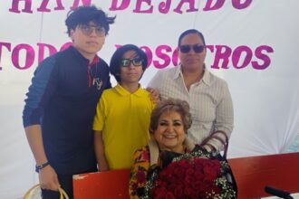Maestra María Olivia se jubila en Irapuato tras décadas formando generaciones