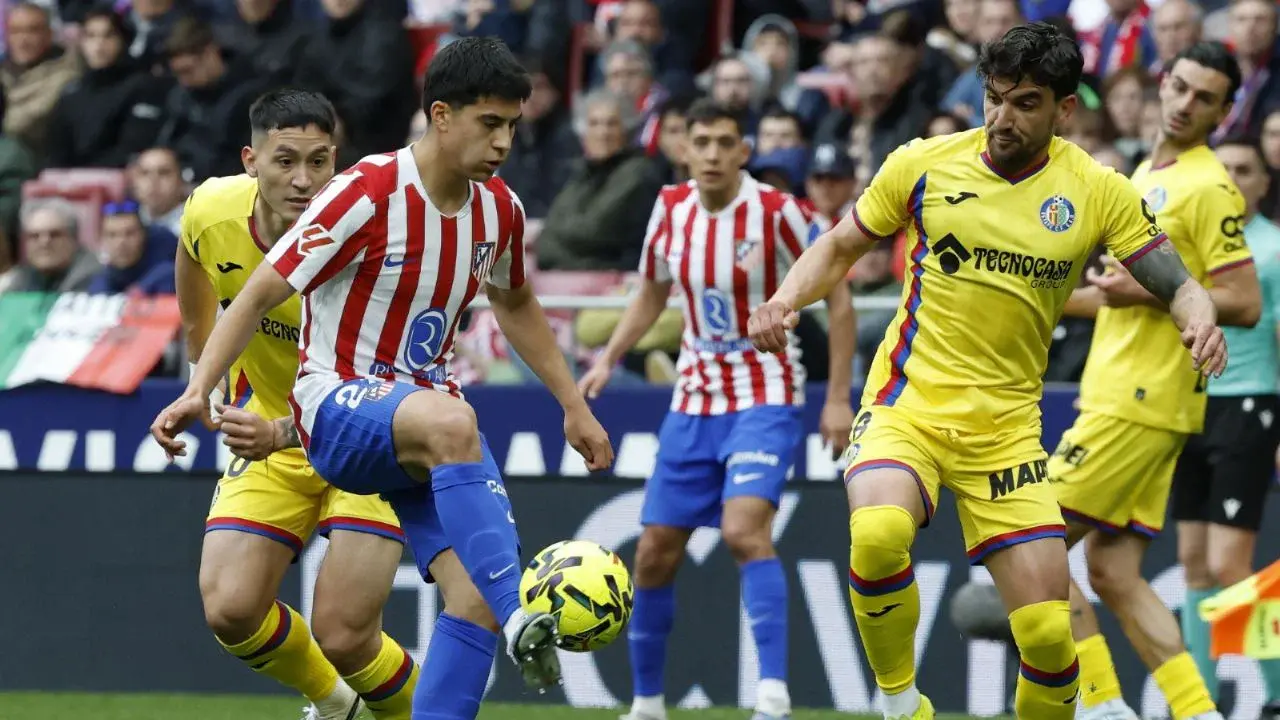 Obed Vargas completa 100% de pases en el primer tiempo