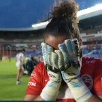 Portera del Querétaro ataja penal y celebra primer triunfo tras 14 jornadas