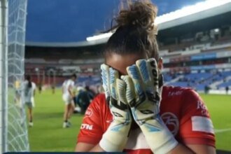 Portera del Querétaro ataja penal y celebra primer triunfo tras 14 jornadas