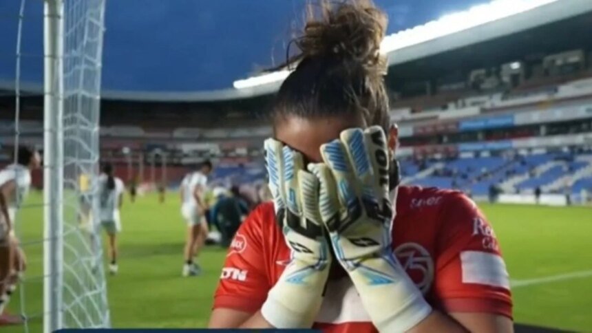 Portera del Querétaro ataja penal y celebra primer triunfo tras 14 jornadas