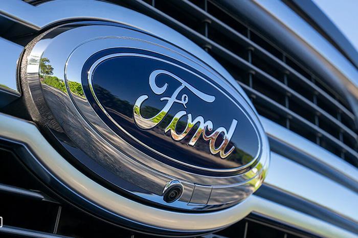Profeco llama a revisar más de mil autos Ford en CDMX
