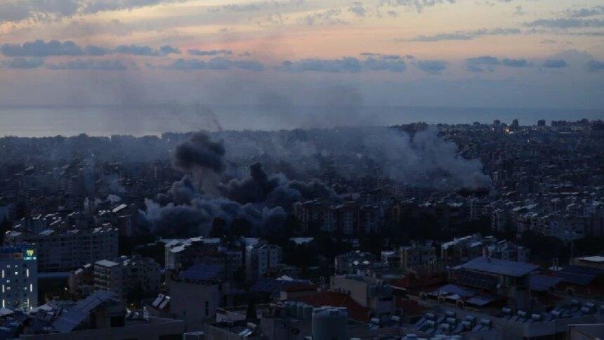 Puertos locales afectados por un mes de ofensiva contra Irán en Ormuz