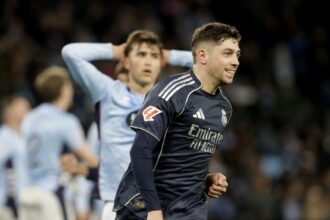 Real Madrid gana en el último minuto y mantiene opciones en LaLiga