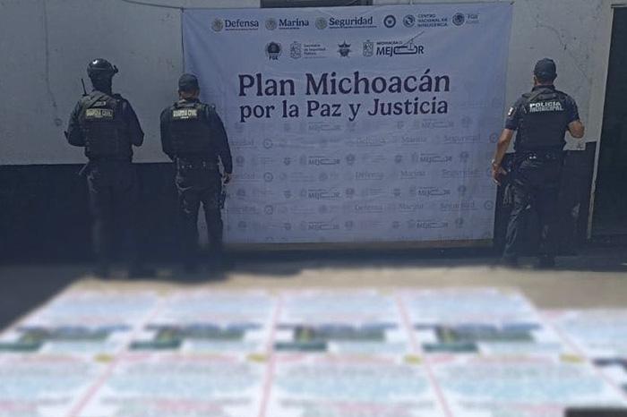 Retiran nueve narcomantas en Puruándiro, Michoacán tras reportes ciudadanos