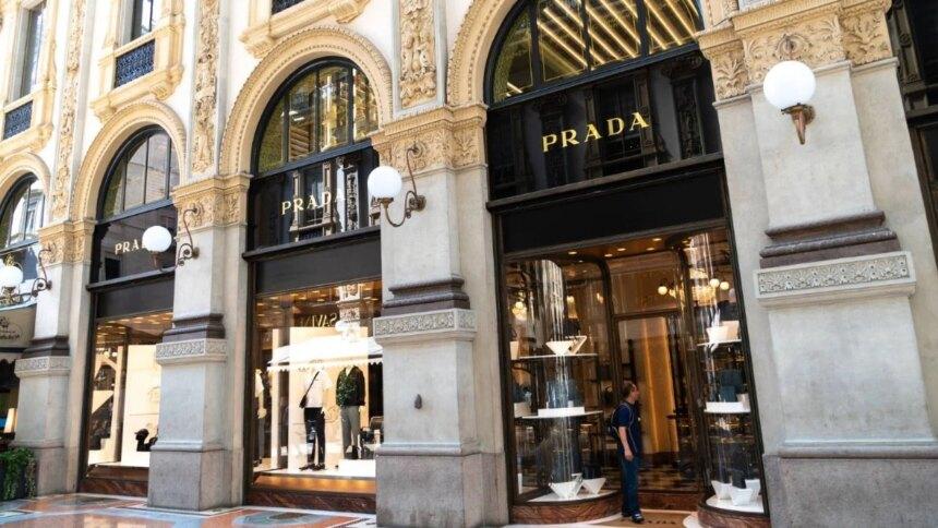 Roban cientos de pares de zapatos en fábrica de Prada en Venecia