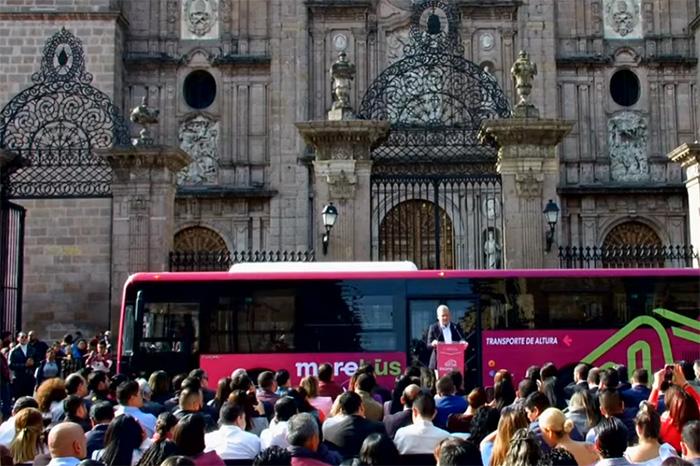 Ruta y estaciones: guía local para usuarios del transporte público