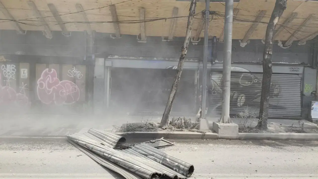 San Antonio Abad: buscan a tres tras colapso de edificio; rescatan trabajador