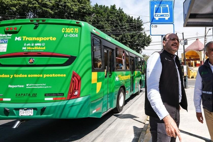 Seguimiento en tiempo real mediante APIs de Google Maps y Waze