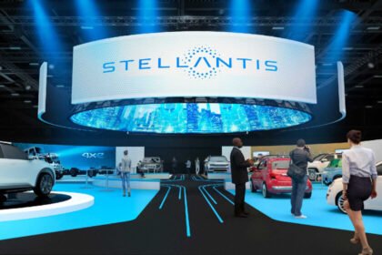 Stellantis evalúa joint venture con dos fabricantes chinos; riesgo para marca italiana