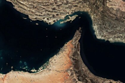 Teherán informa a la ONU que buques 'no hostiles' pueden transitar Ormuz