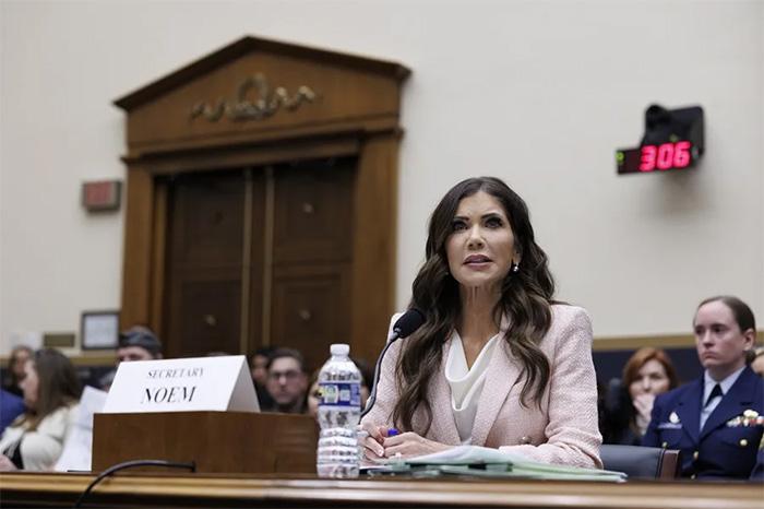 Trump cesa a Kristi Noem y nombra a Markwayne Mullin en Washington