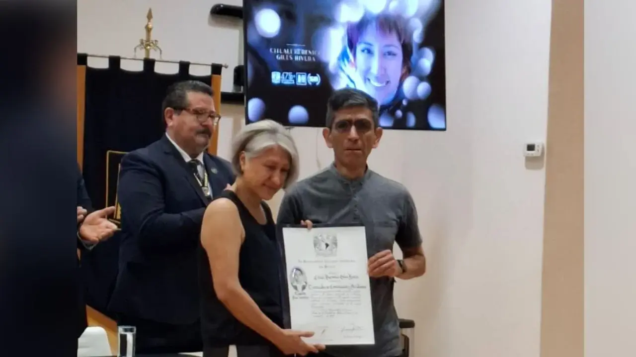 UNAM entrega título póstumo a fotógrafa Berenice Giles en Ciudad de México