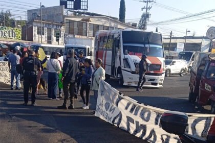Vecinos bloquean salida a Quiroga por falta prolongada de agua