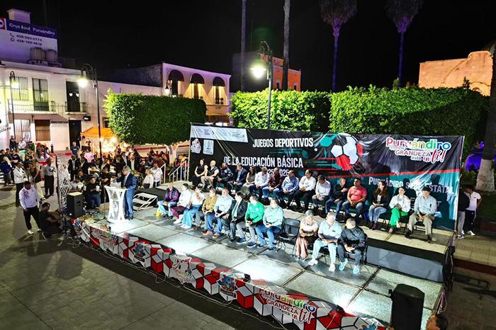 Víctor Vázquez, funcionario local, afirma que deporte impulsa desarrollo infantil