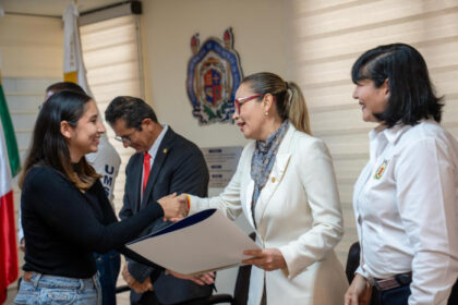 Yarabí Ávila insta a titulados a tomar decisiones en favor del entorno