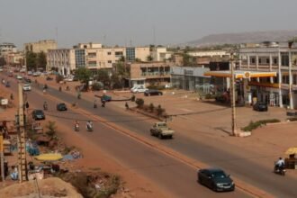 Al Qaeda en Mali declara control de ciudades tras ataques coordinados
