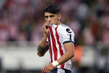 Alan Pulido, fuera de Chivas tras rescisión de contrato