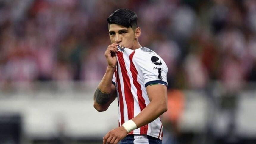 Alan Pulido, fuera de Chivas tras rescisión de contrato