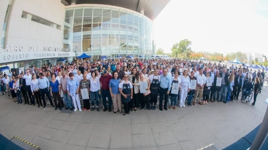 Anuncian medidas y apoyos durante gira en León, Guanajuato.