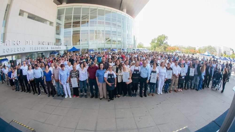 Anuncian medidas y apoyos durante gira en León, Guanajuato.