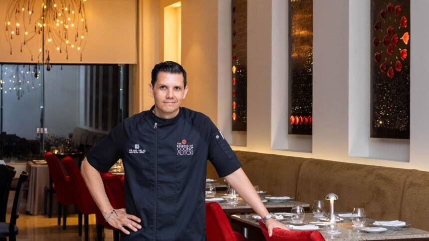 Aquí tienes varias opciones con estilo de revista (cada una ≤12 palabras):

1. Dentro de la cocina: la visión del chef Francisco Sixtos  
2. Francisco Sixtos: ideas que redefinen la cocina contemporánea  
3. La cocina según Francisco Sixtos: técnica, sabor y mirada propia  
4. Francisco Sixtos revela su mirada sobre la cocina mexicana actual  
5. Visión culinaria de Francisco Sixtos: tradición, innovación y sabor  
6. El enfoque de Francisco Sixtos: ingredientes, método y propósito

¿Quieres que adapte alguno a un tono más íntimo, formal o juvenil?