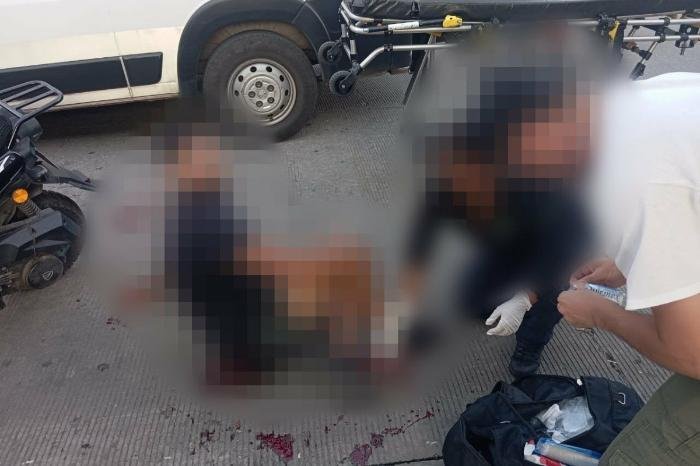 Asesinan a hombre dentro de vehículo en la ciudad; joven resultó herido
