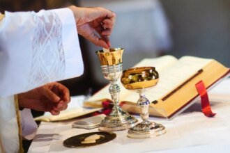 Autoridades de Puebla alertan sobre sacerdotes falsos en Semana Santa