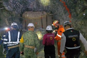 Autoridades de Sinaloa aceleran labores para estabilizar mina y rescatar a tres