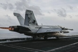 Avión de combate estadounidense se estrella frente a costas de Omán