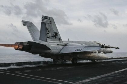 Avión de combate estadounidense se estrella frente a costas de Omán