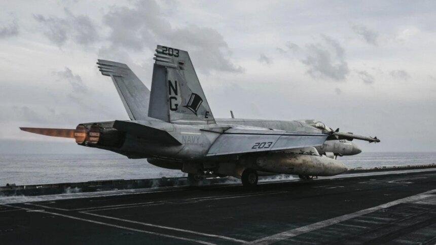 Avión de combate estadounidense se estrella frente a costas de Omán