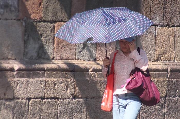 Calor extremo continúa afectando a Michoacán y 22 estados más