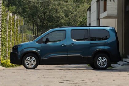 Camioneta de tres filas con alta eficiencia de combustible en México