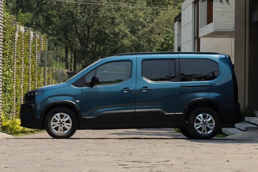 Camioneta de tres filas con alta eficiencia de combustible en México