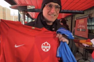 Canadá intercambia camisetas con hinchas italianos; se agotan en minutos
