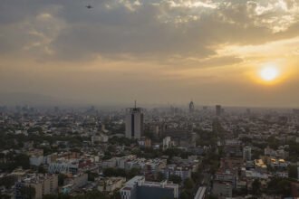 CDMX se hunde 2 cm al mes, impactando a Michoacán.