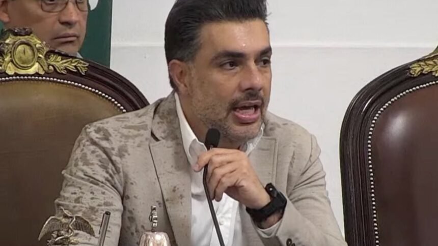 Congreso de la CDMX suspende sesión tras intento de intrusión de manifestantes