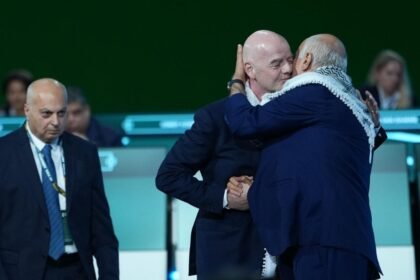 Directivos de Palestina e Israel evitan saludo en Congreso de la FIFA