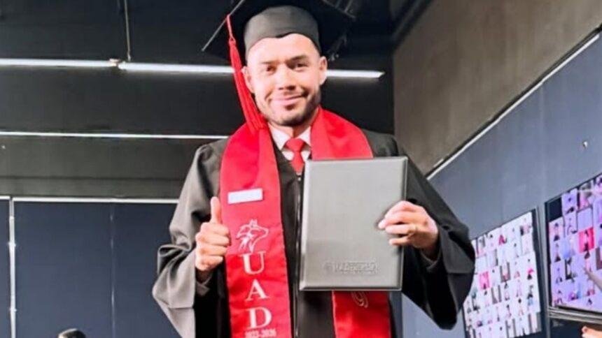 “El árbitro ‘Gato’ Ortiz presume su título de Psicología: reacciones dividas”