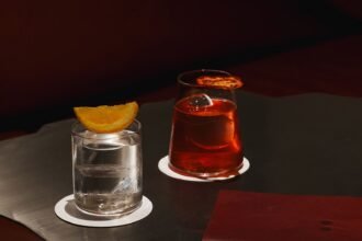 El Listening Bar: Donde Susurros se Convierten en Experiencias Únicas