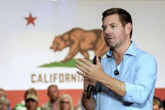 Eric Swalwell renuncia al Congreso tras denuncias de abuso sexual en California