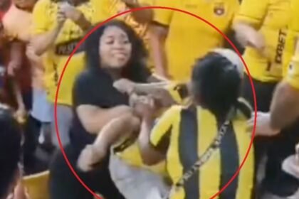 Esposa descubre a aficionado del Barcelona con su novia en estadio