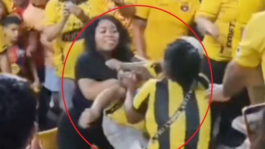 Esposa descubre a aficionado del Barcelona con su novia en estadio