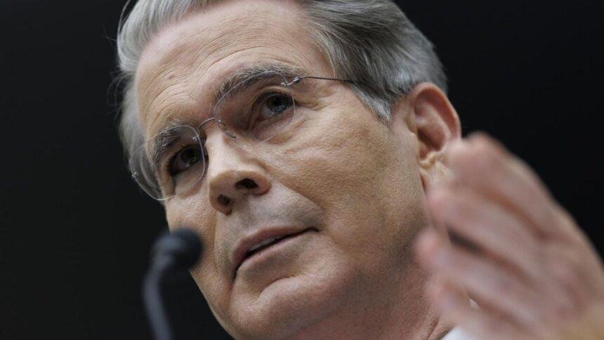 Estados Unidos impone sanciones a empresas navieras vinculadas a Irán antes de reunión en Pakistán.